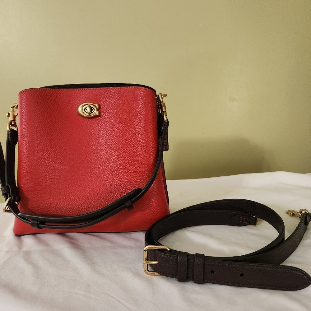 COACH WILLOW LEATHER BUCKET BAG IN COLORBLOCK